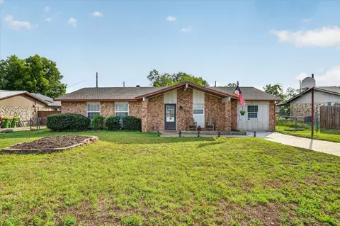 408 Grandview Dr, Granbury, TX 76049