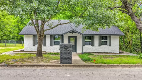 307 S Walnut St, Weatherford, TX 76086