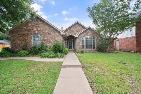 6101 Fox Hunt Dr, Arlington, TX 76001