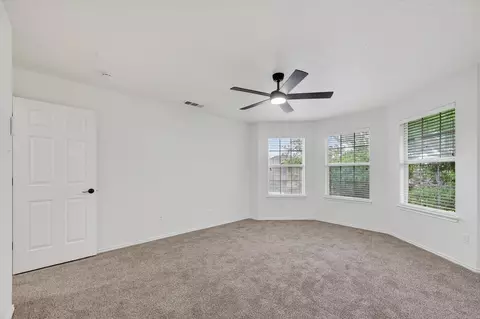 Bedroom - 482 Cloverleaf Dr, Lancaster, TX 75146 photo 6 of 8