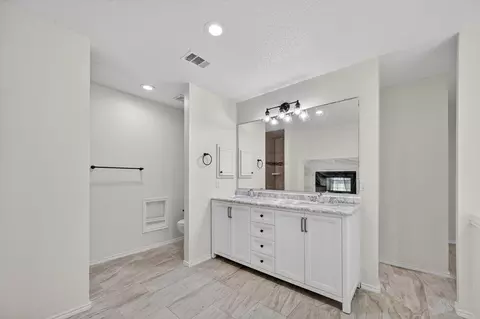 Bath - 482 Cloverleaf Dr, Lancaster, TX 75146 photo 2 of 6