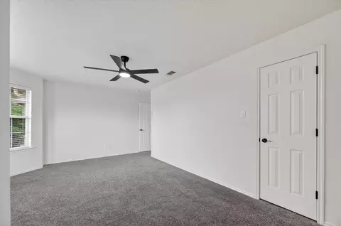 Bedroom - 482 Cloverleaf Dr, Lancaster, TX 75146 photo 3 of 8