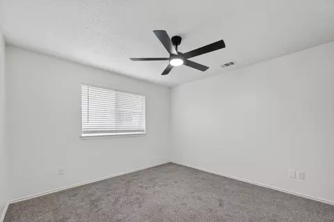Bedroom - 482 Cloverleaf Dr, Lancaster, TX 75146 photo 5 of 8