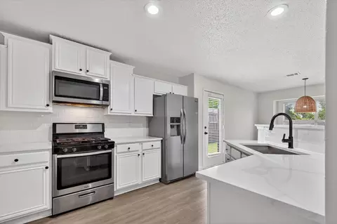 Kitchen - 482 Cloverleaf Dr, Lancaster, TX 75146 photo 2 of 3