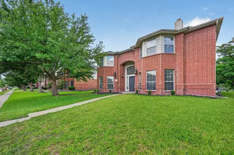 Exterior - 482 Cloverleaf Dr, Lancaster, TX 75146 photo 2 of 4