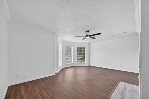 Living - 482 Cloverleaf Dr, Lancaster, TX 75146 photo 12 of 15
