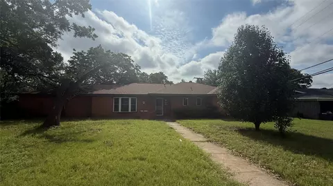 407 Dunaway Dr, Euless, TX 76040
