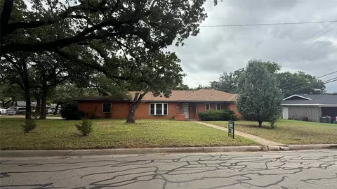 407 Dunaway Dr, Euless, TX 76040