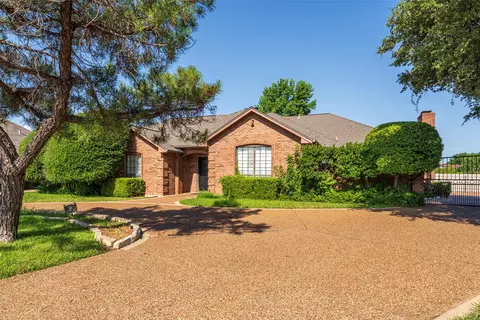 7454 Queensbury Cir, Fort Worth, TX 76133