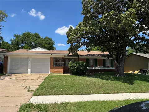 1421 Glasgow Rd, Fort Worth, TX 76134