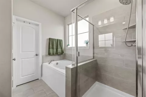 Bath - 3105 Samson Dr, Lorena, TX 76655 photo 4 of 5