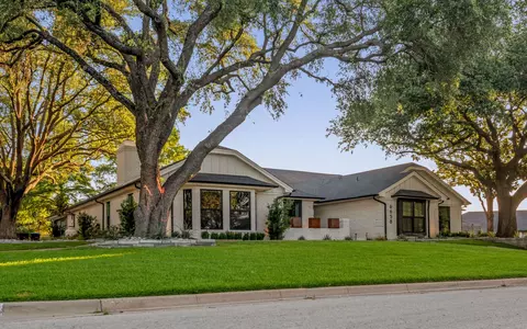 6658 Mike Lane Ct, Fort Worth, TX 76116