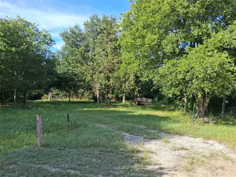 8236 Country Manor Ln, Alvarado, TX 76009