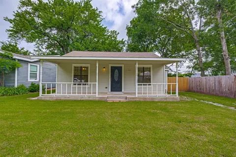 1515 W Sears St, Denison, TX 75020