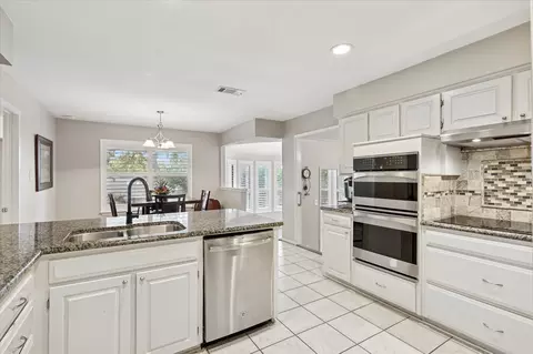 2618 Keystone Dr, Arlington, TX 76006