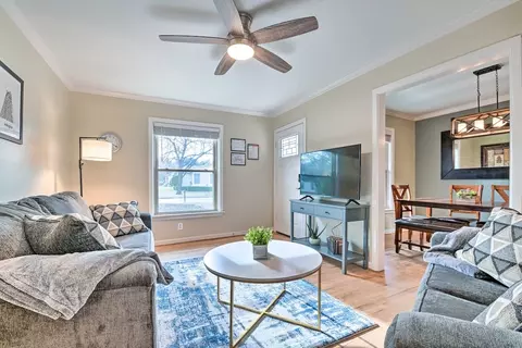 601 Circle Dr, Arlington, TX 76010