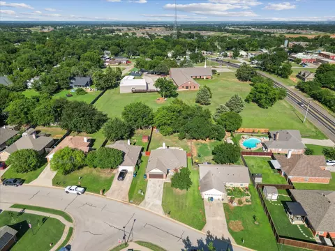 202 Linda St, Aubrey, TX 76227