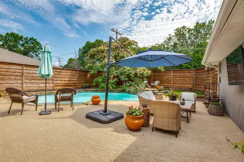 9421 Meadowknoll Dr, Dallas, TX 75243
