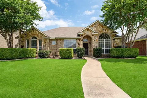 7501 Caribbean Dr, Rowlett, TX 75088