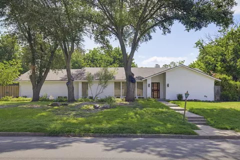 21 Crosslands Rd, Benbrook, TX 76132