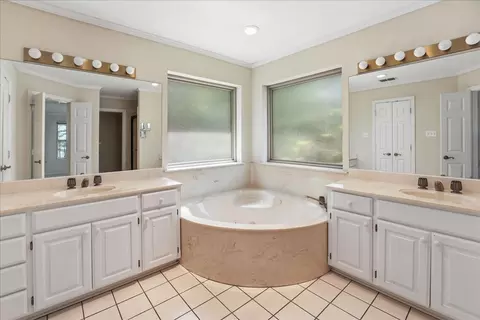 Bath - 15744 Timberhill Dr, Flint, TX 75762 photo 2 of 6