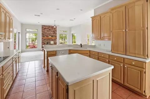 Kitchen - 15744 Timberhill Dr, Flint, TX 75762 photo 4 of 6