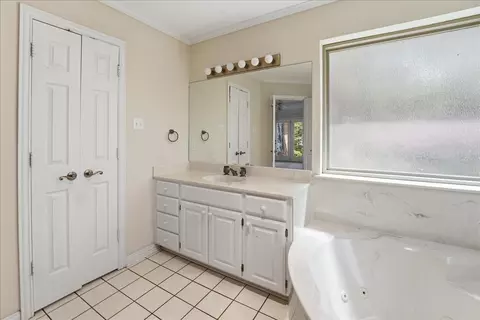 Bath - 15744 Timberhill Dr, Flint, TX 75762 photo 4 of 6