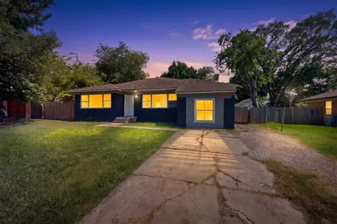 2310 Costa Mesa Dr, Dallas, TX 75228