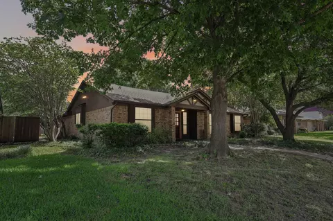 113 E Bancroft Dr, Garland, TX 75040