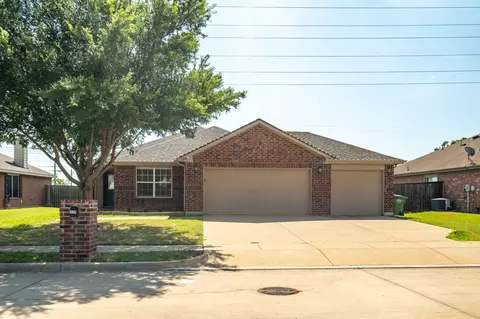 324 Broken Bow Dr, Krum, TX 76249