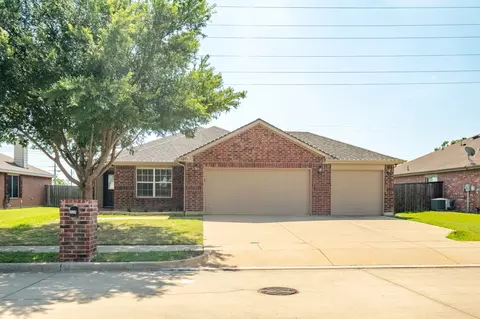 324 Broken Bow Dr, Krum, TX 76249