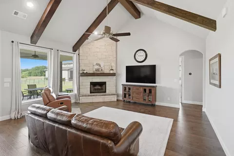 917 County Road 2175, Decatur, TX 76234