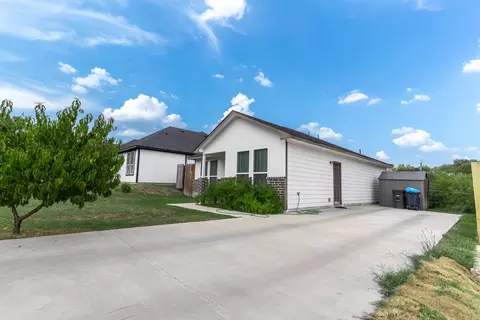2808 NW 17th St, Fort Worth, TX 76106