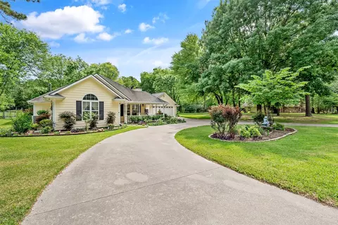 608 Green Meadow Trl, Holly Lake Ranch, TX 75765