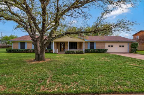 319 Allen Dr, Justin, TX 76247