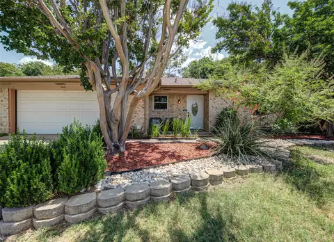 5410 Prince Dr, Lake Dallas, TX 75065