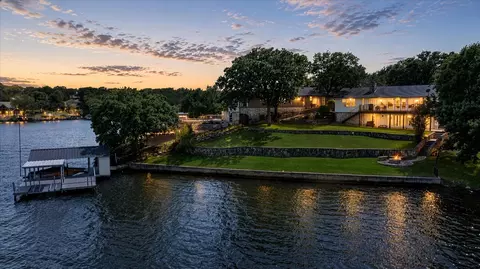 417 Peninsula Ct, Granbury, TX 76048