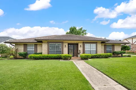 4306 Three Oaks Dr, Arlington, TX 76016
