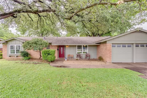 6909 Chickering Rd, Fort Worth, TX 76116