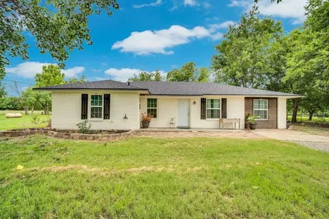808 Gibson Rd, Waxahachie, TX 75165