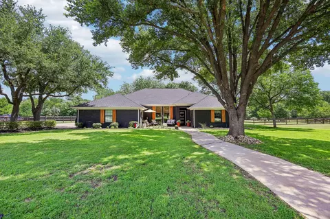 925 Meadow Dr, Copper Canyon, TX 75077