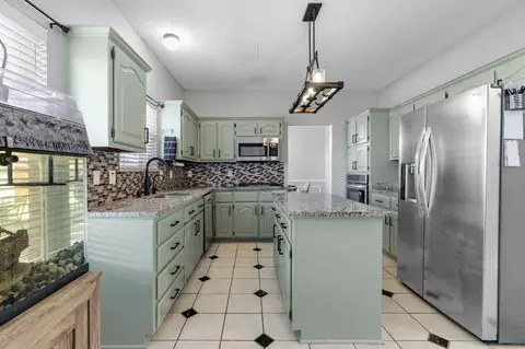 Kitchen - 3105 Chalkstone Dr, Rowlett, TX 75088 photo 3 of 3