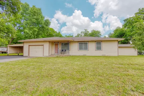 308 W White St, Pilot Point, TX 76258