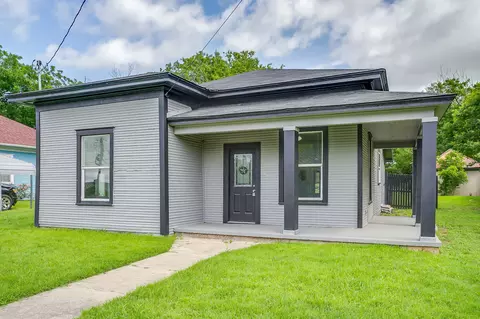 113 Throckmorton St, Weatherford, TX 76086