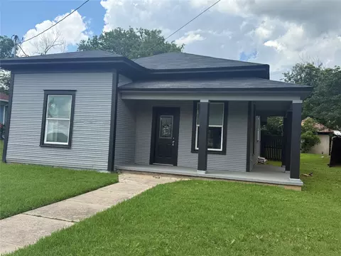 113 Throckmorton St, Weatherford, TX 76086