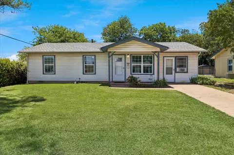 321 Lorna St, Burleson, TX 76028