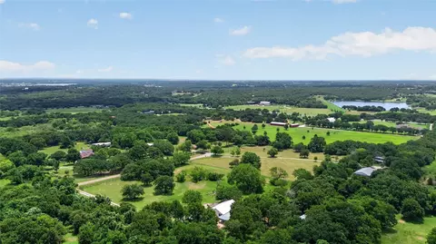 1300 Shannon Dr, Cleburne, TX 76031