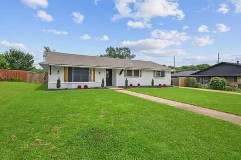 2505 Meadows Ln, Sherman, TX 75092