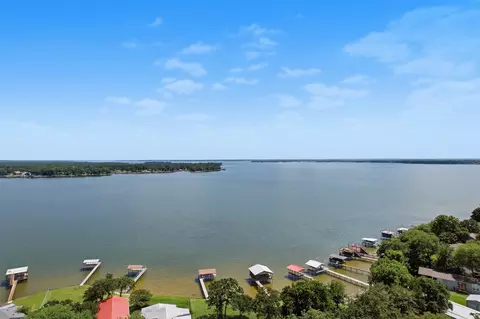 222 Wedgewood Dr, Mabank, TX 75156