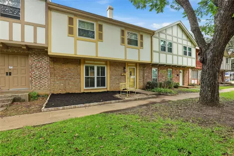 306 Westview Ter, Arlington, TX 76013